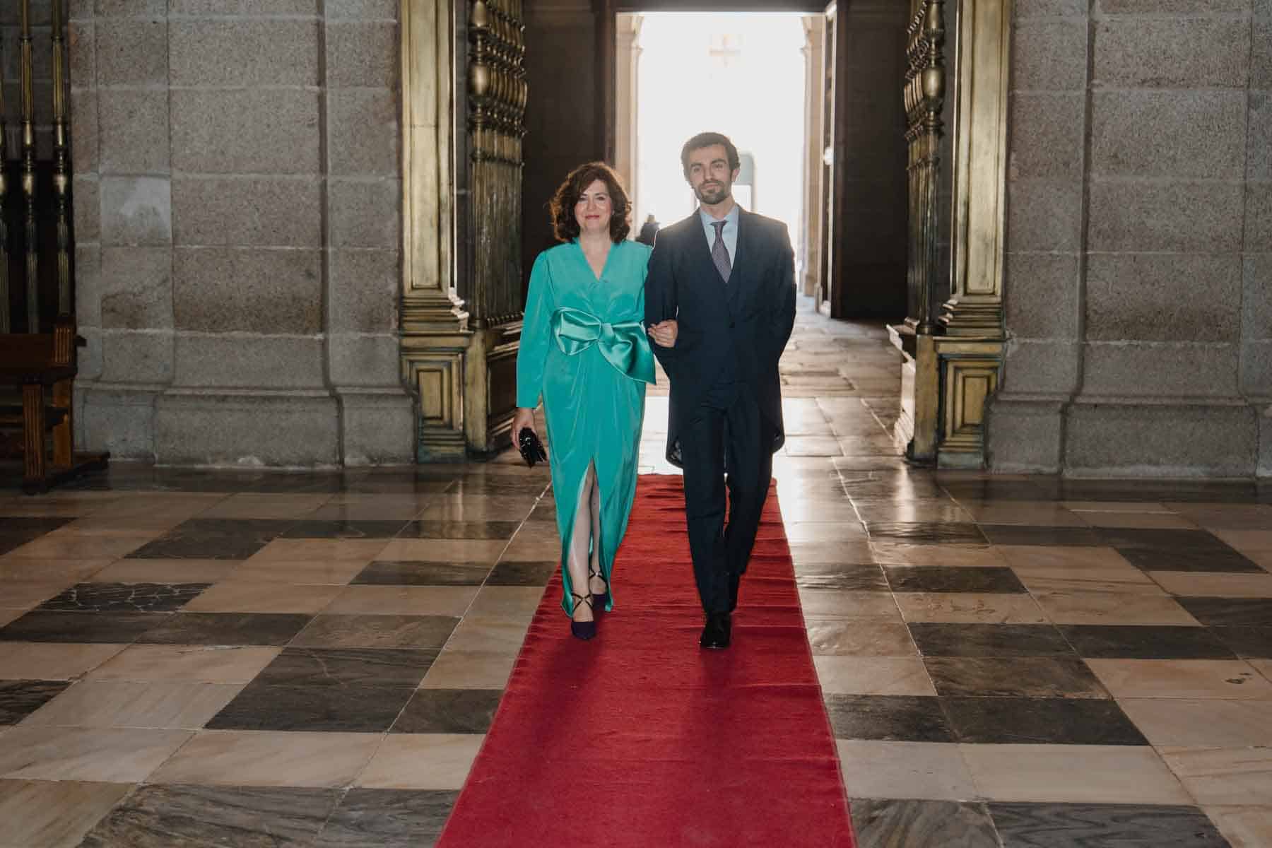 Cristina entering the ceremony with her father