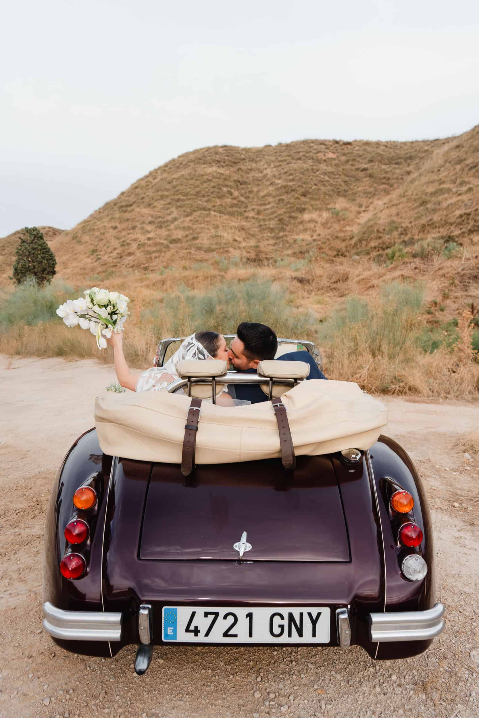 Isa and Fran emotional family wedding at Finca Soto de Mónico in Madrid photographed by Estudio Zoe