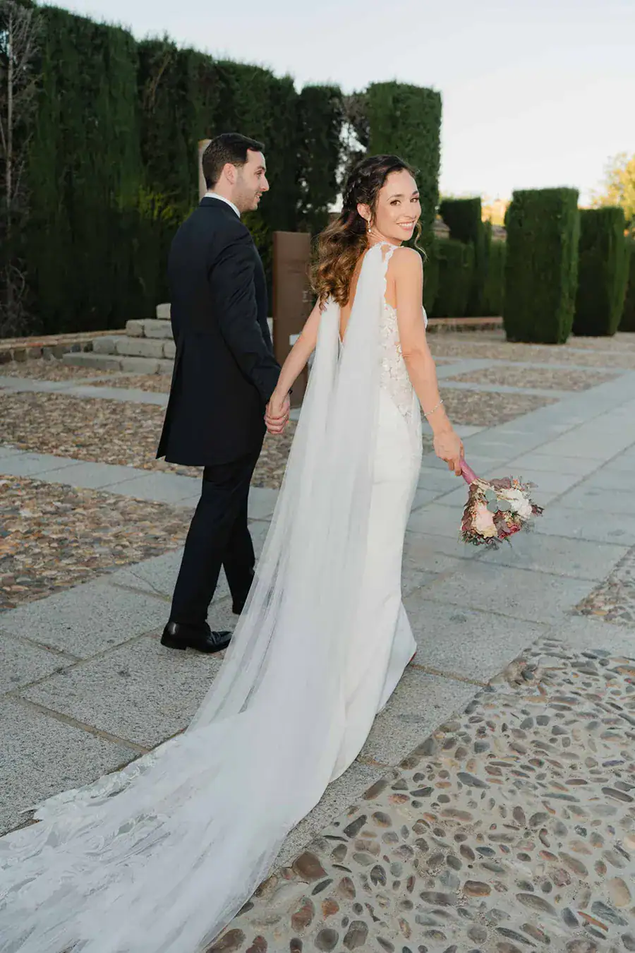 Wedding photographer in Miami capturing a romantic outdoor bride and groom portrait under the sun by Estudio Zoe